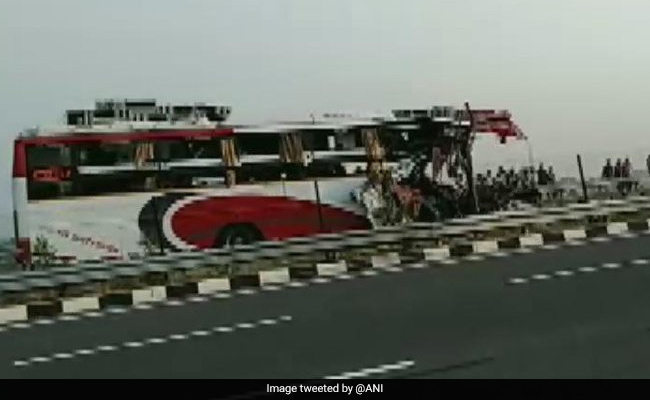 7 Dead, 30 Injured As Bus Collides With Truck On Agra-Lucknow Expressway