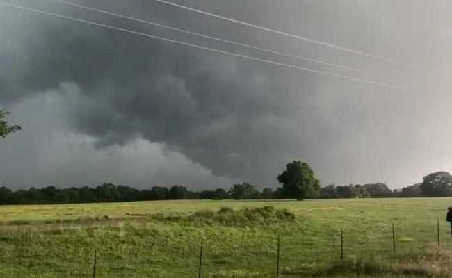 Deadly Storms Leave Thousands Without Power In US