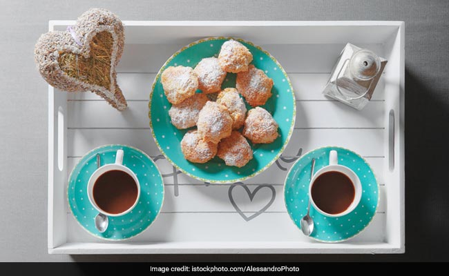 8 Stylish Serving Trays You Will Want To Buy Right Now