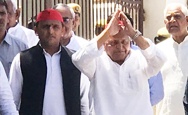 SC ने मुलायम और अखिलेश के खिलाफ आय से अधिक संपत्ति के केस में दिया CBI को ये निर्देश