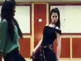 सपना चौधरी के 'तेरी आंख्या का यो काजल' पर सनी लियोन ने किया नागिन डांस, Video ने उड़ाया गरदा सपना चौधरी के 'तेरी आंख्या का यो काजल' पर सनी लियोन ने किया नागिन डांस, Video ने उड़ाया गरदा