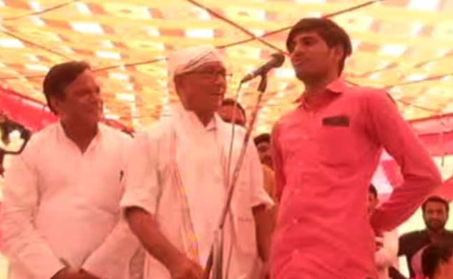 General Elections 2019: A Man Took Digvijaya Singh's '15 lakh Challenge' At Bhopal Rally. Watch