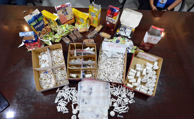 Philippine Officers Find 757 Tarantulas Crammed In Gift Wrapped Package