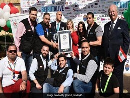 24 घंटे के अंदर पूरे शहर में फहराए देश के झंडे, बना डाला वर्ल्ड रिकॉर्ड 24 घंटे के अंदर पूरे शहर में फहराए देश के झंडे, बना डाला वर्ल्ड रिकॉर्ड