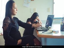 गर्भवती महिलाओं को रहता है नौकरी से निकाले जाने का डर, मां बनने के बाद ऑफिस में नहीं होता अच्छे से Welcome गर्भवती महिलाओं को रहता है नौकरी से निकाले जाने का डर, मां बनने के बाद ऑफिस में नहीं होता अच्छे से Welcome