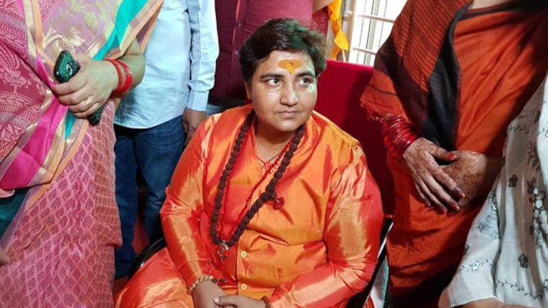 "लड़की विधर्मी के यहां जाए तो टांगें तोड़ देनी चाहिए..." साध्वी प्रज्ञा ठाकुर ने फिर दिया विवादित बयान "लड़की विधर्मी के यहां जाए तो टांगें तोड़ देनी चाहिए..." साध्वी प्रज्ञा ठाकुर ने फिर दिया विवादित बयान