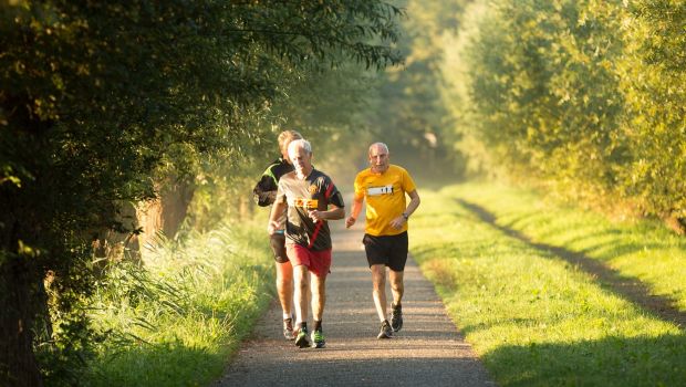 Healthy Diet Helps Physical Function In Older Men: Follow These Six Tips For A Fit Body