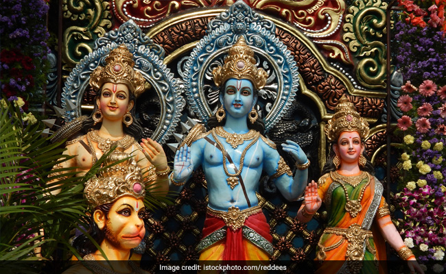 Ram Navami 2020: बिना भक्‍तों के इस तरह हुआ भगवान राम का अभिषेक, फेसबुक पर किया गया LIVE