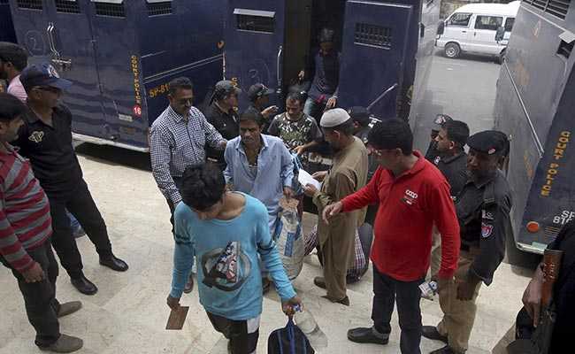 पाकिस्तान ने कराची की जेल से 80 भारतीय मछुआरों को रिहा किया