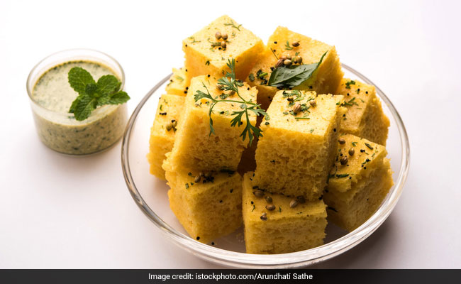 Moong dal dhokla is a fermented food that can improve digestion