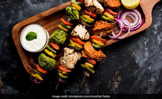 Indian Cooking Tips: How To Make Highway-Style Chicken Tikka At Home (Recipe Video)