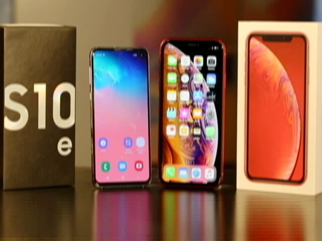 Samsung Galaxy S10e vs Apple's iPhone XR: Battle of the Budget Flagships!