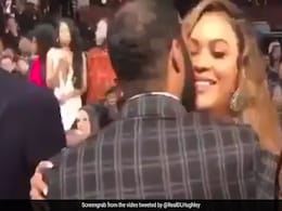 Too Close For Comfort? Row After Actor Kisses Beyonce At Award Function Too Close For Comfort? Row After Actor Kisses Beyonce At Award Function