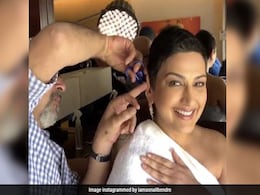 Sonali Bendre, Getting Her Hair Trimmed, Couldn't Stop Smiling. Watch Adorable Video Sonali Bendre, Getting Her Hair Trimmed, Couldn't Stop Smiling. Watch Adorable Video