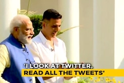 PM Stumps Akshay Kumar With Mention Of His Wife Twinkle. She Reacts PM Stumps Akshay Kumar With Mention Of His Wife Twinkle. She Reacts