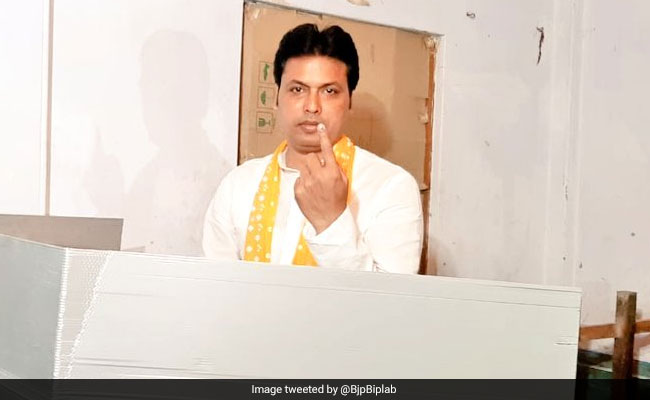 30% Turnout Till 11 Am In Tripura, Biplab Kumar Deb Casts Vote