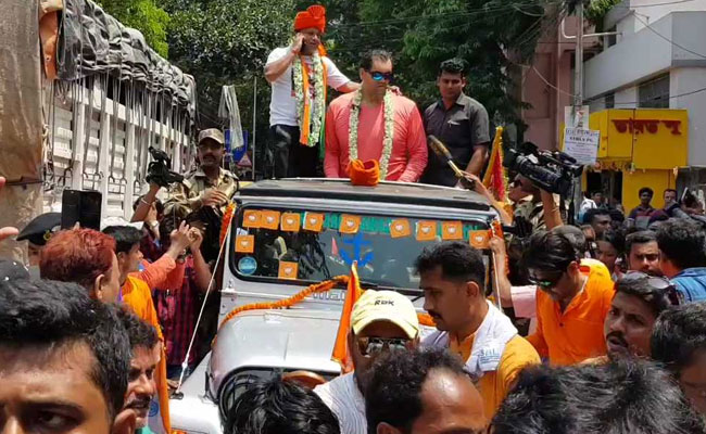 Ex-WWE Wrestler 'The Great Khali' Campaigns For BJP's Jadavpur Candidate Anupam Hazra