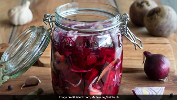 Video: How To Make Quick And Tangy Onion Pickle At Home in 5 Minutes