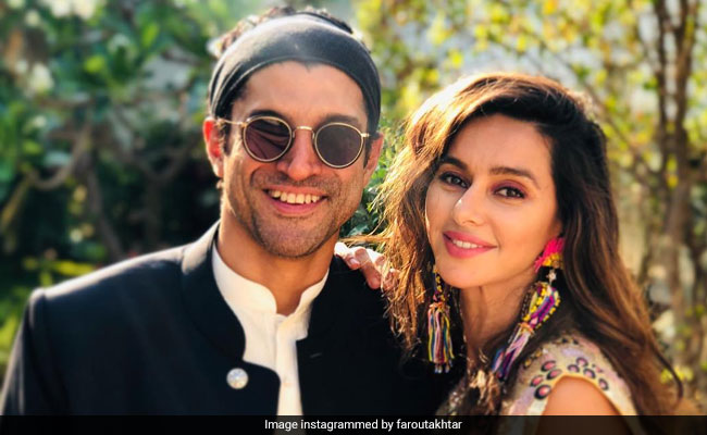 Farhan Akhtar And Shibani Dandekar Rock On With 'Smiles And Sunshine' In New Pic