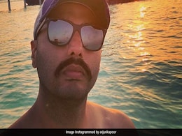 अर्जुन कपूर ने शेयर की मालदीव वेकेशन की तस्वीरें, सोशल मीडिया ने पूछा- मलाइका कहां है अर्जुन कपूर ने शेयर की मालदीव वेकेशन की तस्वीरें, सोशल मीडिया ने पूछा- मलाइका कहां है