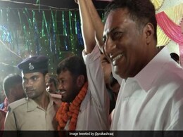 कन्हैया कुमार के लिए बेगूसराय पहुंचे 'गनी भाई', बोले- जनता धरती पुत्र को जिताने का मन... कन्हैया कुमार के लिए बेगूसराय पहुंचे 'गनी भाई', बोले- जनता धरती पुत्र को जिताने का मन...