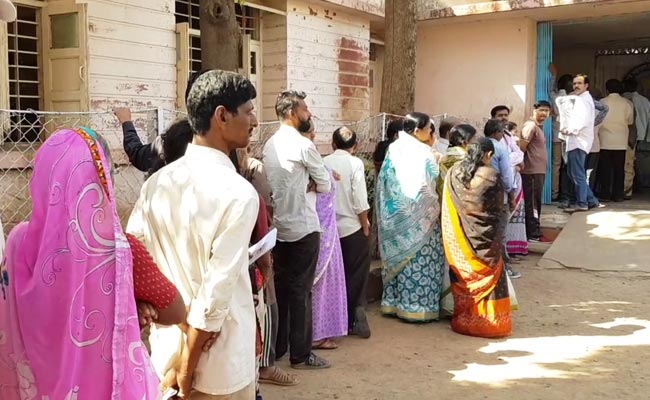 मध्य प्रदेश : मोदी का चेहरा और नई रणनीति, क्या बीजेपी बचा पाएगी अपनी सीटें