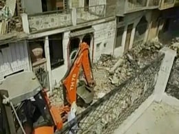 Pet Dog Alerts Residents To Major Fire In UP's Banda, Dies A Hero Pet Dog Alerts Residents To Major Fire In UP's Banda, Dies A Hero