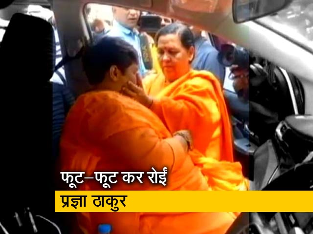 उमा भारती से मिलकर फूट फूट कर रोईं प्रज्ञा ठाकुर