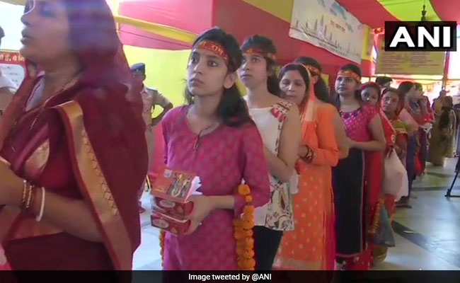Ram Navami: Devotees Queue Up In Temples To Celebrate Lord Ram's Birth Ram Navami: Devotees Queue Up In Temples To Celebrate Lord Ram's Birth