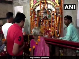 नवरात्रि के पहले दिन मंदिरों में उमड़ी भीड़, देखें Navratri Images नवरात्रि के पहले दिन मंदिरों में उमड़ी भीड़, देखें Navratri Images