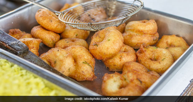 Watch: How To Make Authentic Udupi Restaurant-Style Medu Vada (Medhu Vadai) At Home