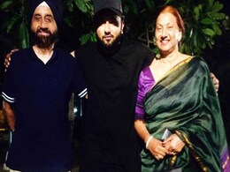 यो यो हनी सिंह ने पोस्ट की मम्मी-पापा की फोटो, लिखा- आज मेरे मम्मी-पापा की शादी...देखें Photo यो यो हनी सिंह ने पोस्ट की मम्मी-पापा की फोटो, लिखा- आज मेरे मम्मी-पापा की शादी...देखें Photo