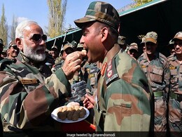 150 से अधिक पूर्व सैन्य अधिकारियों ने राष्ट्रपति को लिखा पत्र, मोदी सरकार पर लगाया सेना के राजनीतिकरण का आरोप 150 से अधिक पूर्व सैन्य अधिकारियों ने राष्ट्रपति को लिखा पत्र, मोदी सरकार पर लगाया सेना के राजनीतिकरण का आरोप