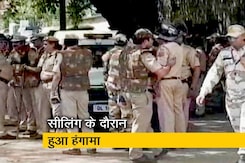 दिल्ली: मायापुरी में सीलिंग के दौरान बवाल, पुलिस फोर्स ने किया लाठीचार्ज दिल्ली: मायापुरी में सीलिंग के दौरान बवाल, पुलिस फोर्स ने किया लाठीचार्ज