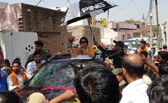 "No Bed Of Roses":  BJP Candidate Hema Malini's SUV Sunroof Campaign