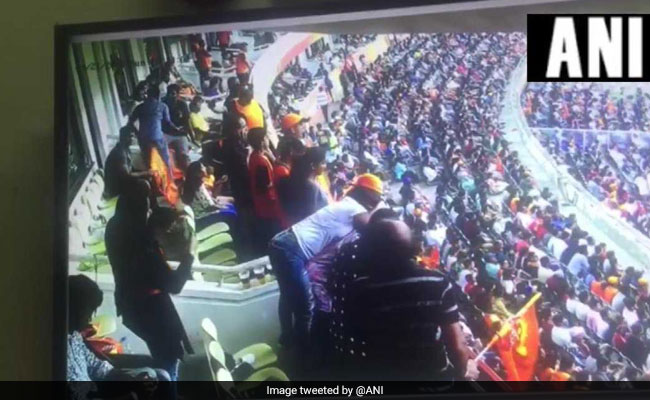 IPL 2019: मैच के दौरान एक्ट्रेस ने जमकर मचाया बवाल, फैन को नहीं देखने दिया मैच, फिर हुआ ऐसा