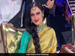 दिलजीत दोसांझ ने गाया 'पटोला' सॉन्ग तो यूं झूमने लगीं रेखा, बार-बार देखा जा रहा Video दिलजीत दोसांझ ने गाया 'पटोला' सॉन्ग तो यूं झूमने लगीं रेखा, बार-बार देखा जा रहा Video