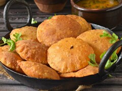 Watch: Make Urad Dal Puri (Bedmi Kachori) At Home For A Perfect Sunday Breakfast Watch: Make Urad Dal Puri (Bedmi Kachori) At Home For A Perfect Sunday Breakfast