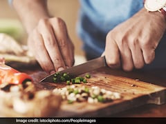 Benefits of Early Dinner: शाम 7 बजे से पहले खाना खाने से क्या होता है? फायदे जान आज से बना लेंगे आदत