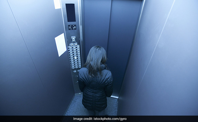 छह साल की बच्ची को लिफ्ट में ले जाकर अश्लील हरकतें कर रहा था शख्स, पिता ने सुनाई पूरी कहानी