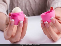 फटे होंठों को मुलायम बना देते हैं घर पर बने लिप बाम, आप भी चुटकियों में कर सकते हैं तैयार  फटे होंठों को मुलायम बना देते हैं घर पर बने लिप बाम, आप भी चुटकियों में कर सकते हैं तैयार