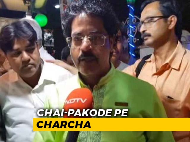 Over <i>Chai</i> and <i>Pakoda</i>, Kolkata Talks Politics, Elections