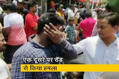 बेंगलुरू में मतदान के दौरान कांग्रेस और बीजेपी कार्यकर्ताओं में मारपीट बेंगलुरू में मतदान के दौरान कांग्रेस और बीजेपी कार्यकर्ताओं में मारपीट