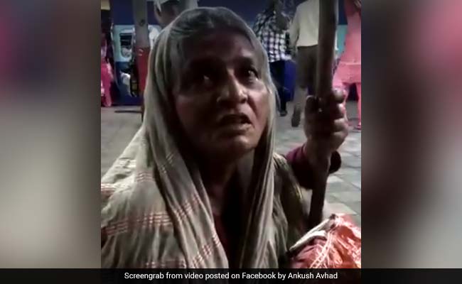 बेटे सरकारी कर्मचारी, लेकिन मां  15 साल से लगा रही घरों में झाड़ू-पोछा, VIDEO में बताया अपना दर्द