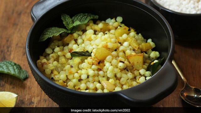 Navratri fast food: Sabutdana and peanut can be a healthy Navratri snack.