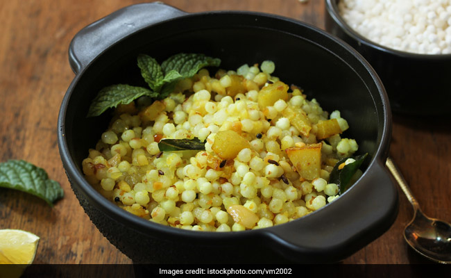 Navratri fast food: Sabutdana and peanut can be a healthy Navratri snack.