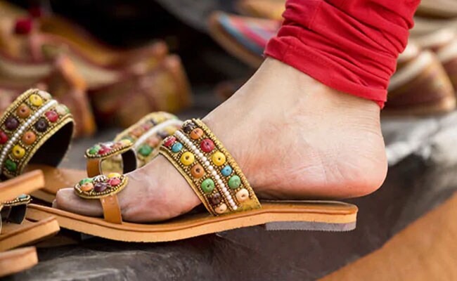 गर्मियों के लिए 7 स्टाइलिश फ्लैट्स