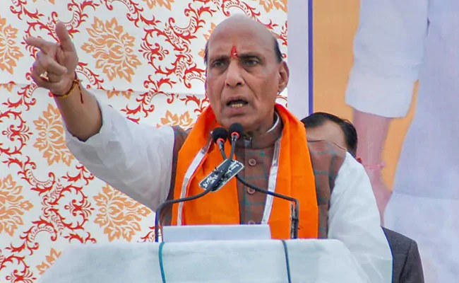 कांग्रेस की राजस्थान सरकार ने पेपर लीक कराकर युवाओं के भविष्य के साथ खिलवाड़ किया है: राजनाथ सिंह
