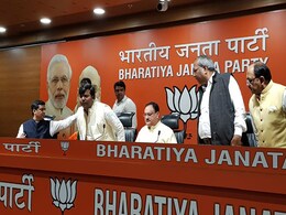 CM योगी की गोरखपुर सीट कब्जाने वाले प्रवीण निषाद हुए भाजपा में शामिल, पार्टी बनेगी सहयोगी CM योगी की गोरखपुर सीट कब्जाने वाले प्रवीण निषाद हुए भाजपा में शामिल, पार्टी बनेगी सहयोगी