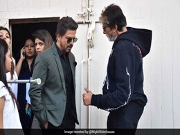 अमिताभ बच्चन और शाहरुख खान के बीच पार्टी के लिए छिड़ी जंग, बिग-बी गुस्सा होकर बोले- 'ओए...' अमिताभ बच्चन और शाहरुख खान के बीच पार्टी के लिए छिड़ी जंग, बिग-बी गुस्सा होकर बोले- 'ओए...'